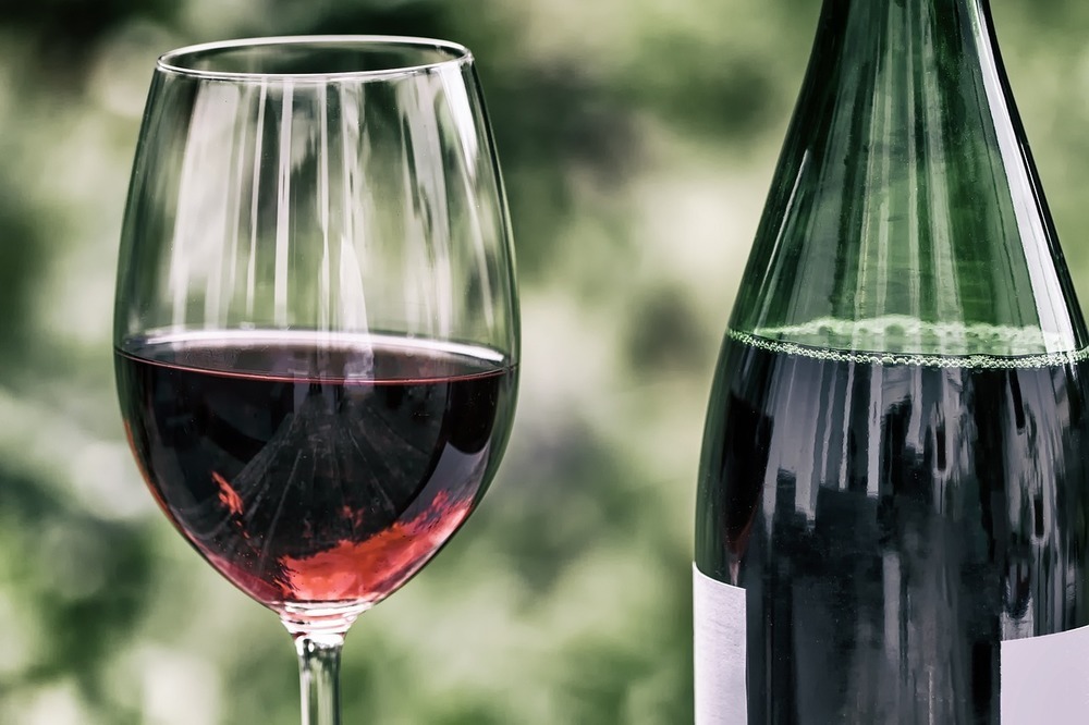 Fira flytten med ett glas vin